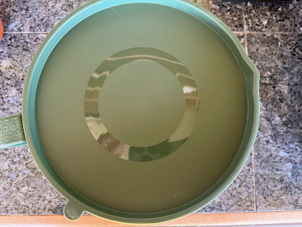 Green container lid with circle